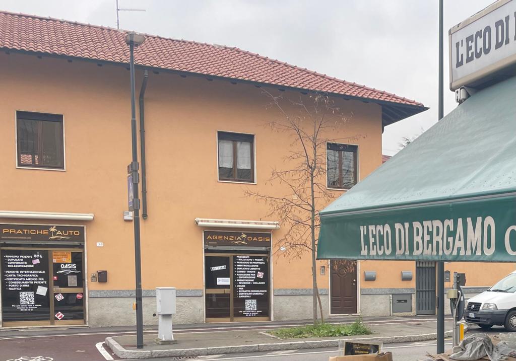 Facciata Agenzia Oasis di Veronica Riz, Treviglio (BG) - sede storica vicino L'Eco di Bergamo
